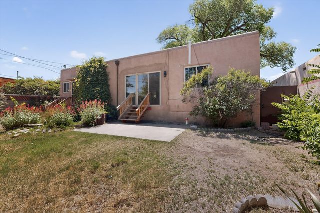 716 Loma Vista Drive NE, Albuquerque, NM 87106
