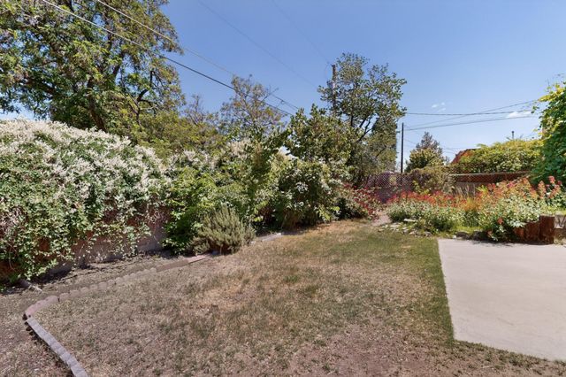 716 Loma Vista Drive NE, Albuquerque, NM 87106