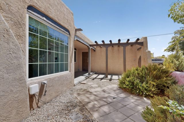 716 Loma Vista Drive NE, Albuquerque, NM 87106