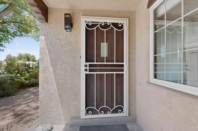 716 Loma Vista Drive NE, Albuquerque, NM 87106