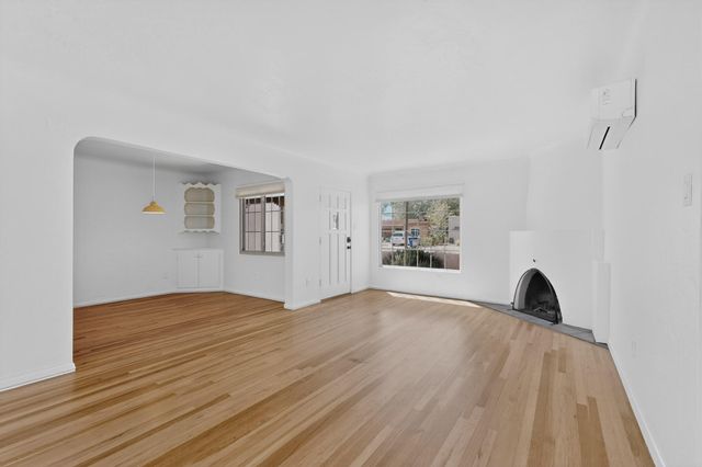 716 Loma Vista Drive NE, Albuquerque, NM 87106