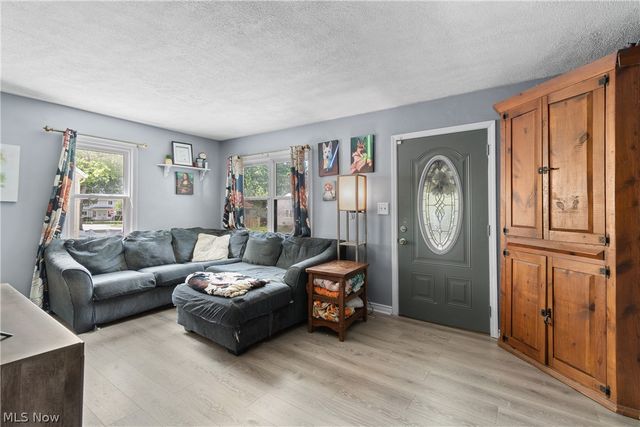 1513 10th Street, Cuyahoga Falls, OH 44221
