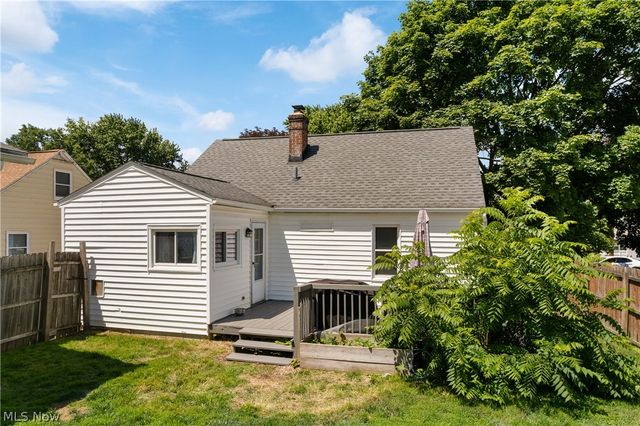 1513 10th Street, Cuyahoga Falls, OH 44221