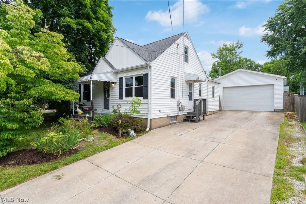 1513 10th Street, Cuyahoga Falls, OH 44221