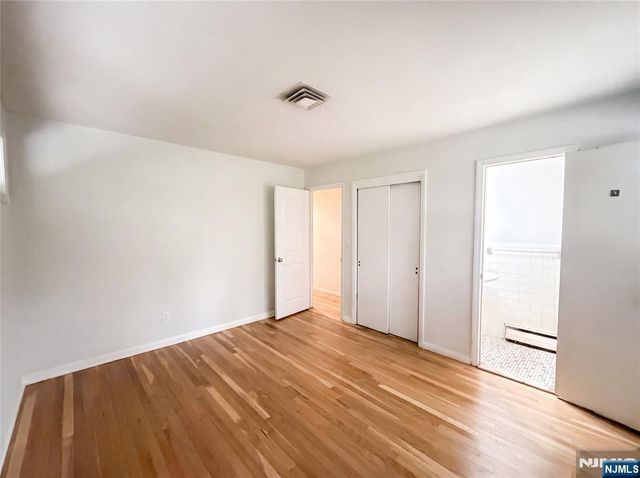 35 Dapp Court, Elmwood Park, NJ 07407