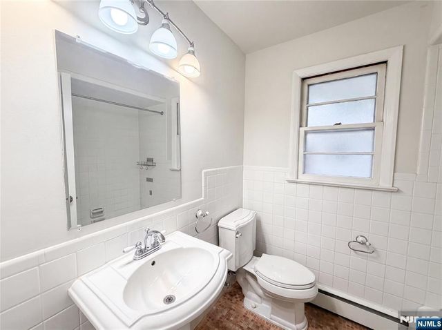 35 Dapp Court, Elmwood Park, NJ 07407
