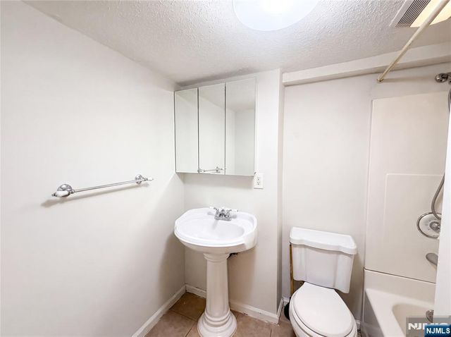 35 Dapp Court, Elmwood Park, NJ 07407