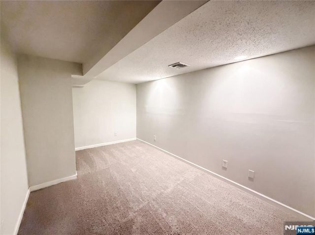 35 Dapp Court, Elmwood Park, NJ 07407