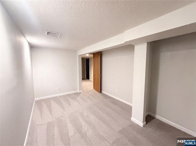35 Dapp Court, Elmwood Park, NJ 07407