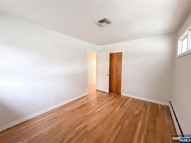 35 Dapp Court, Elmwood Park, NJ 07407