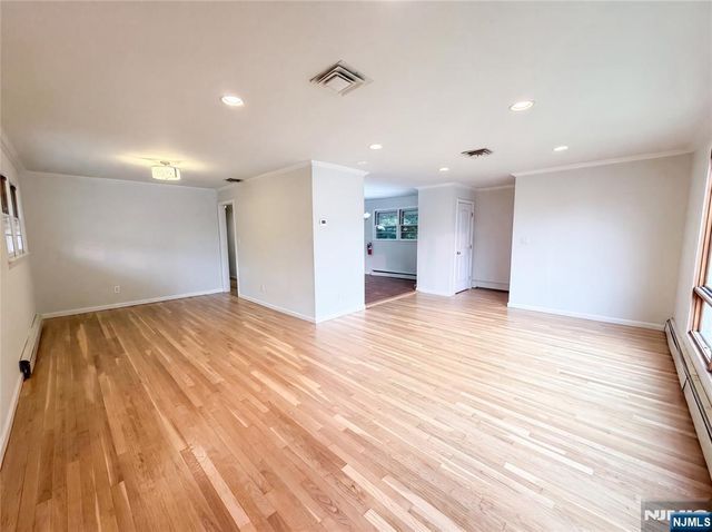35 Dapp Court, Elmwood Park, NJ 07407