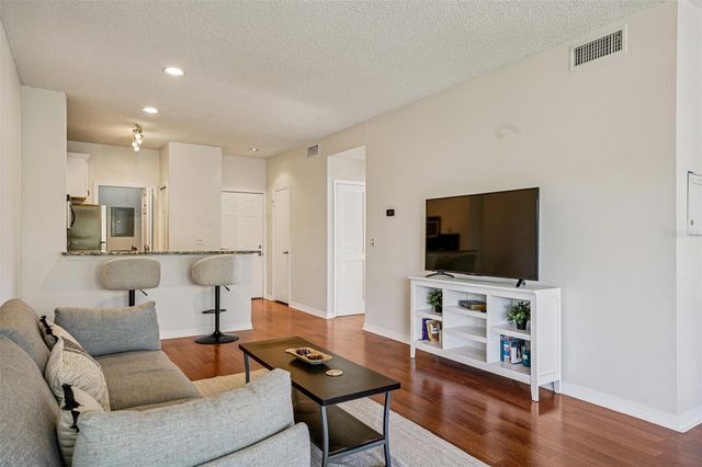 4211 CHATHAM OAK COURT 123, Tampa, FL 33624