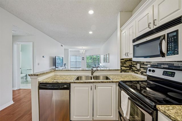 4211 CHATHAM OAK COURT 123, Tampa, FL 33624