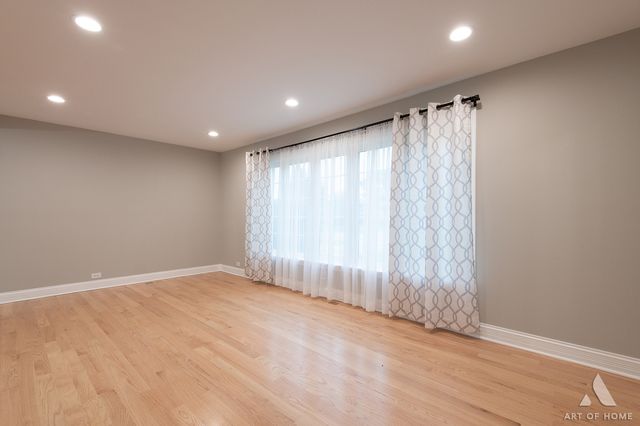 6127 W 79th Place, Burbank, IL 60459