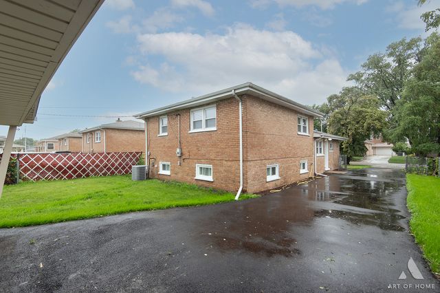 6127 W 79th Place, Burbank, IL 60459