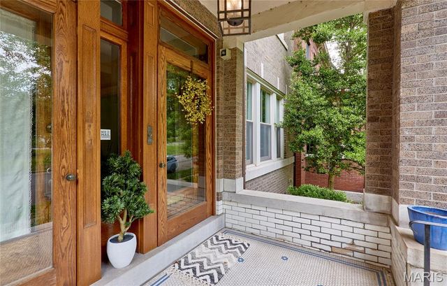 3863 Utah Place, St Louis, MO 63116