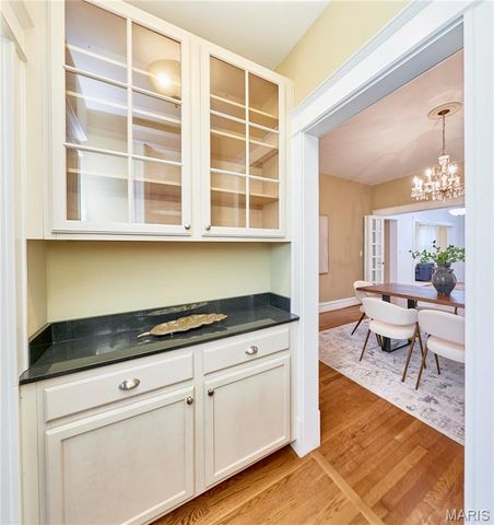 3863 Utah Place, St Louis, MO 63116
