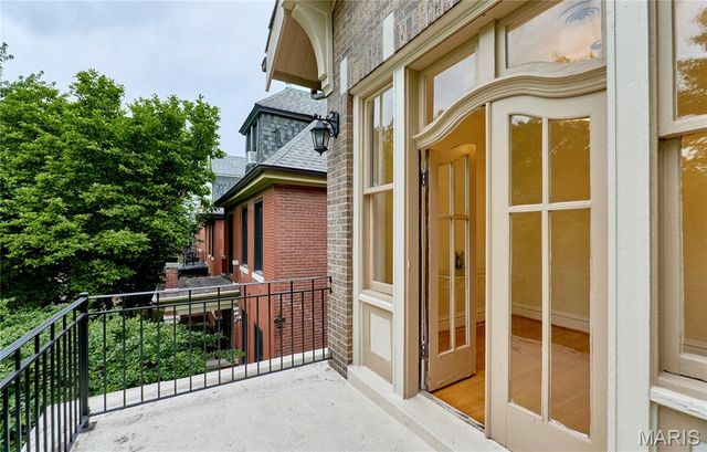 3863 Utah Place, St Louis, MO 63116