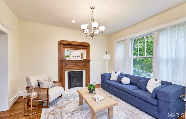 3863 Utah Place, St Louis, MO 63116