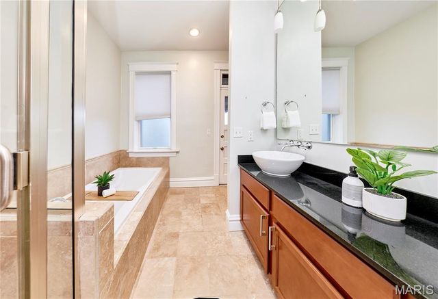 3863 Utah Place, St Louis, MO 63116