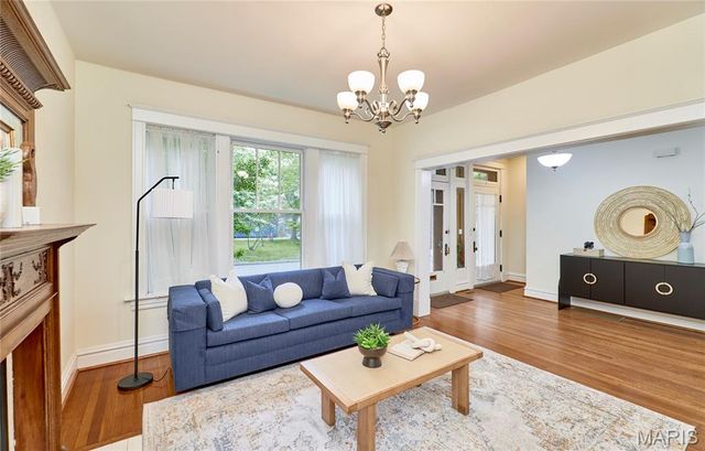 3863 Utah Place, St Louis, MO 63116