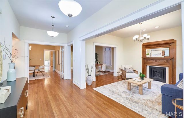 3863 Utah Place, St Louis, MO 63116