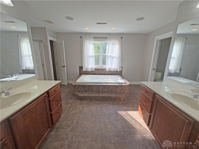 5 Sycamore Springs Drive, Springboro, OH 45066