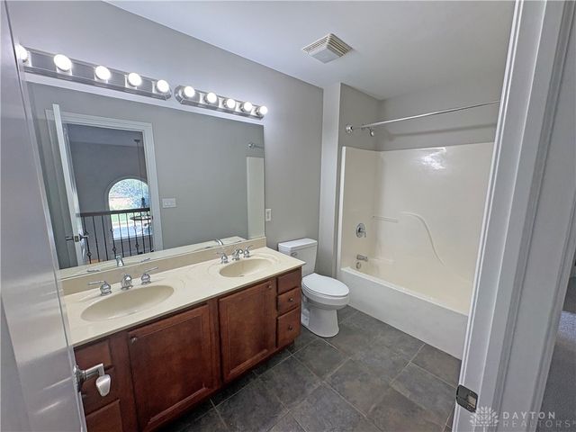 5 Sycamore Springs Drive, Springboro, OH 45066