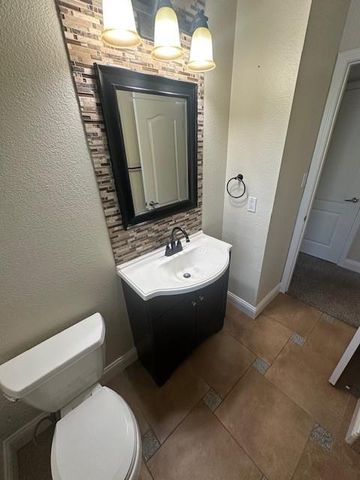 6053 Woodhaven Ave, Carmichael, CA 95608