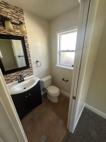 6053 Woodhaven Ave, Carmichael, CA 95608