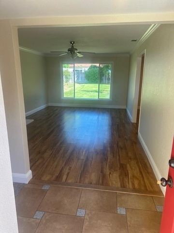 6053 Woodhaven Ave, Carmichael, CA 95608