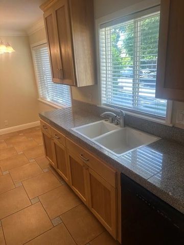 6053 Woodhaven Ave, Carmichael, CA 95608