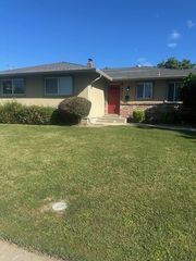 6053 Woodhaven Ave, Carmichael, CA 95608