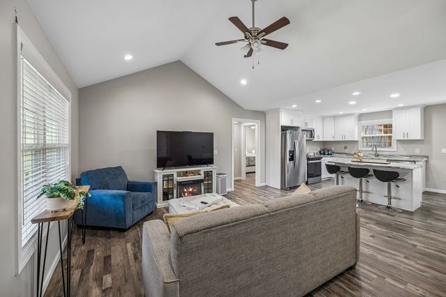 158 Old Babb Rd, Rocky Face, GA 30740