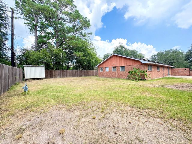 1702 Baylor Avenue, Bay City, TX 77414