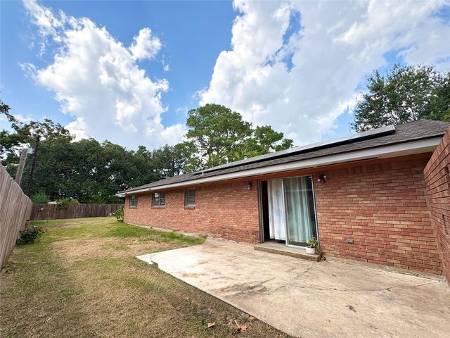 1702 Baylor Avenue, Bay City, TX 77414