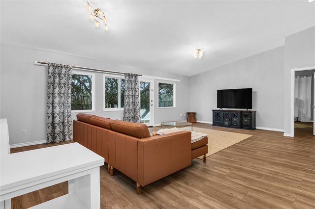 302 Timpanagos DR, Lakeway, TX 78734