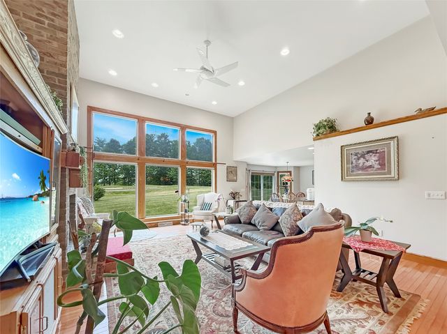 5940 SHADY HOLLOW Drive, Erie, PA 16506