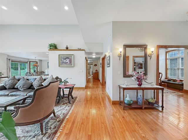 5940 SHADY HOLLOW Drive, Erie, PA 16506