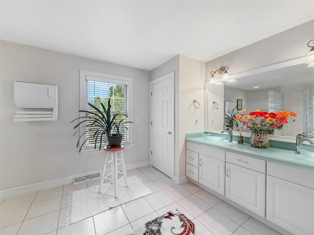 5940 SHADY HOLLOW Drive, Erie, PA 16506