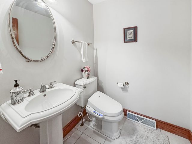 5940 SHADY HOLLOW Drive, Erie, PA 16506