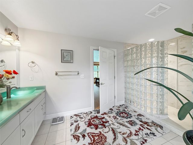 5940 SHADY HOLLOW Drive, Erie, PA 16506