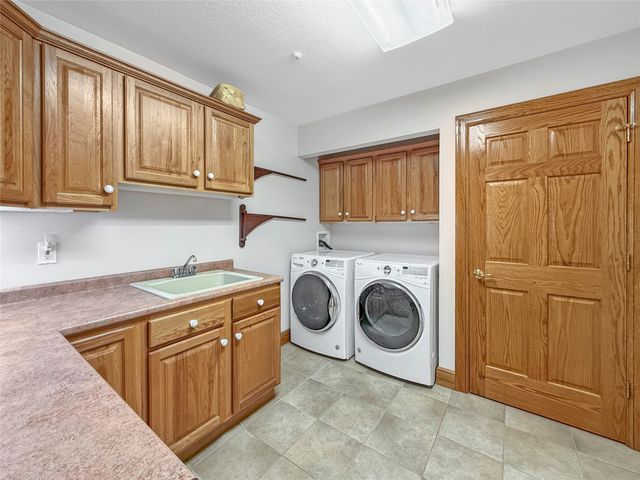 5940 SHADY HOLLOW Drive, Erie, PA 16506