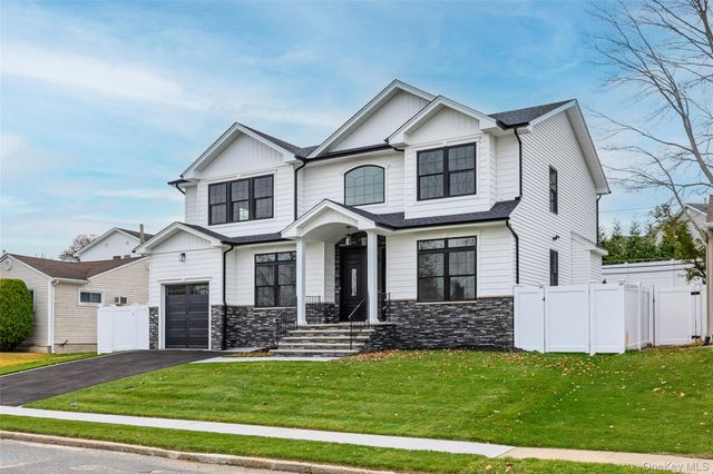 21 Devon Road, Bethpage, NY 11714