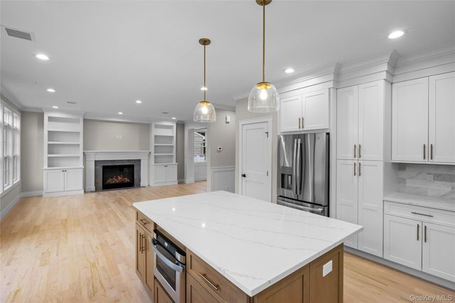 21 Devon Road, Bethpage, NY 11714