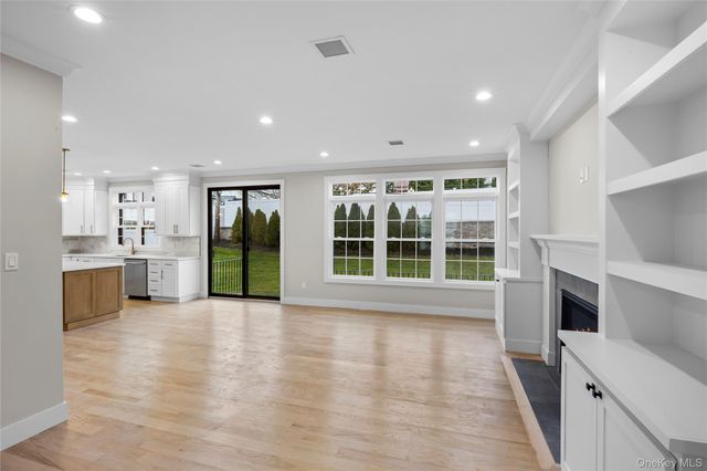 21 Devon Road, Bethpage, NY 11714