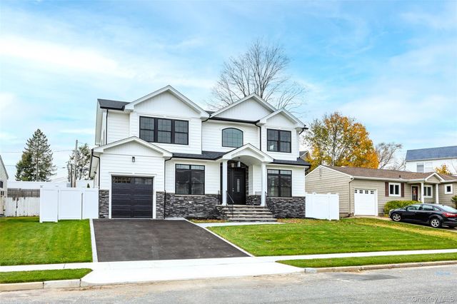 21 Devon Road, Bethpage, NY 11714