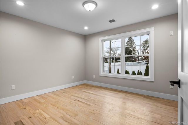 21 Devon Road, Bethpage, NY 11714