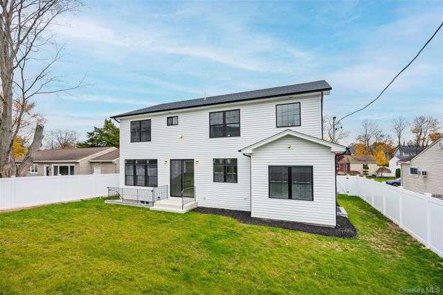 21 Devon Road, Bethpage, NY 11714