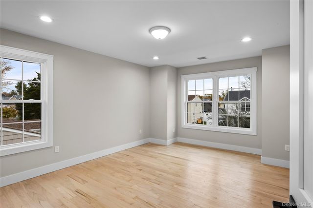 21 Devon Road, Bethpage, NY 11714